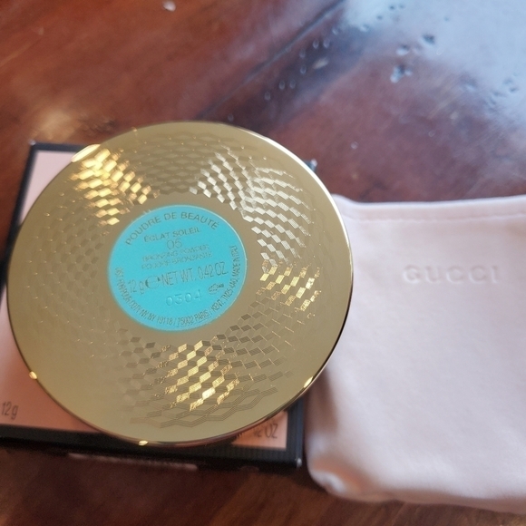 Gucci Eclat Soleil Luminos Bronzer - 05 DARK - Picture 6 of 6